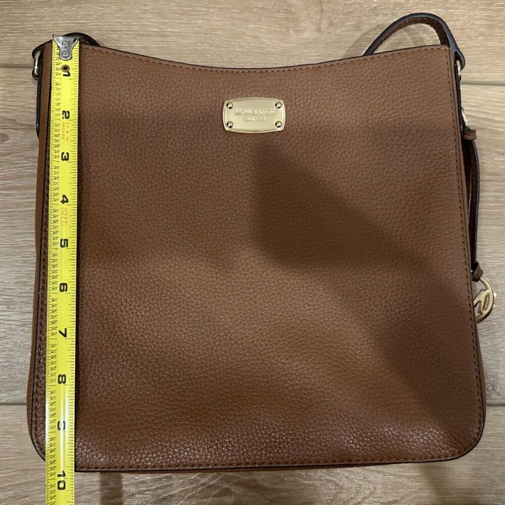 Michael Kors Camel Brown Pebbled Leather Crossbody Purse Handbag EUC! - Picture 15 of 16